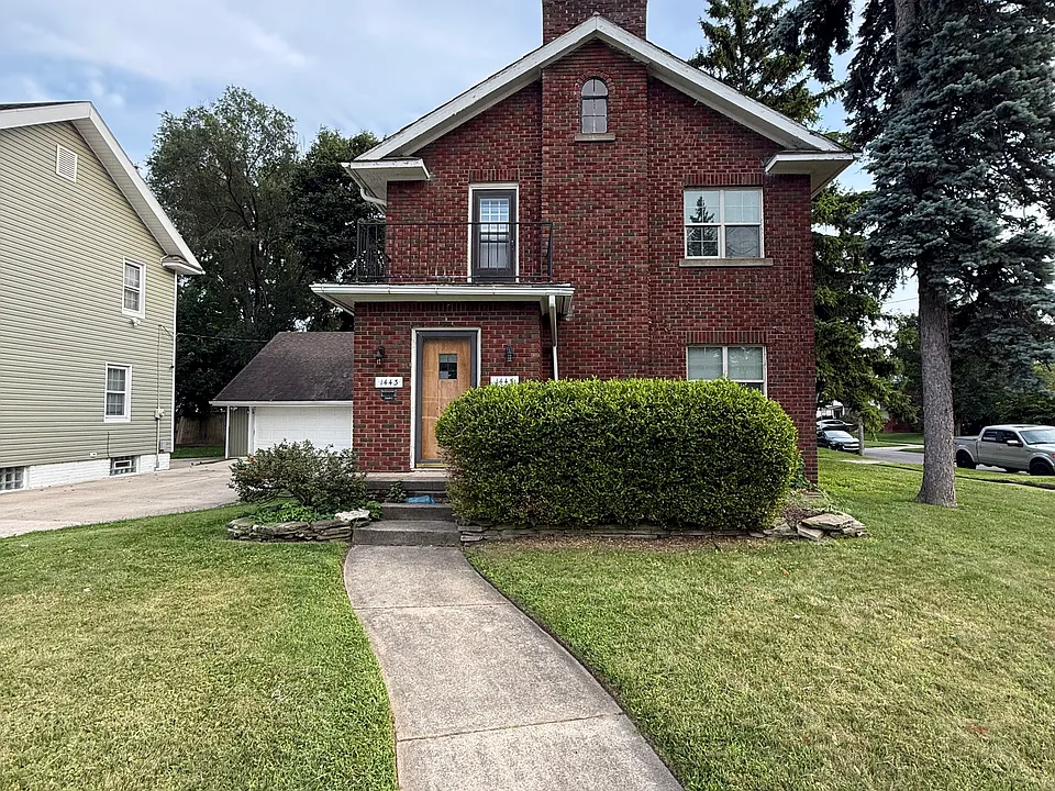 1443 Royalton Rd