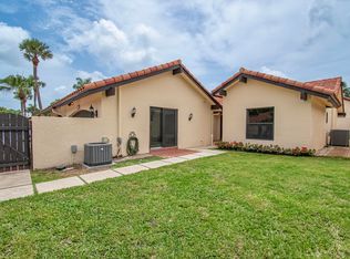 21695 San Simeon Cir, Boca Raton, FL 33433