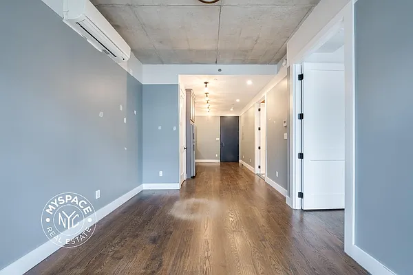 Rented by MySpaceNYC | media 118