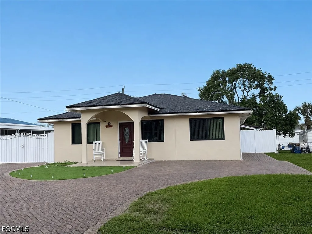 4 bed, 2.0 bath, 1620 sqft, $3,600 — Photo 1