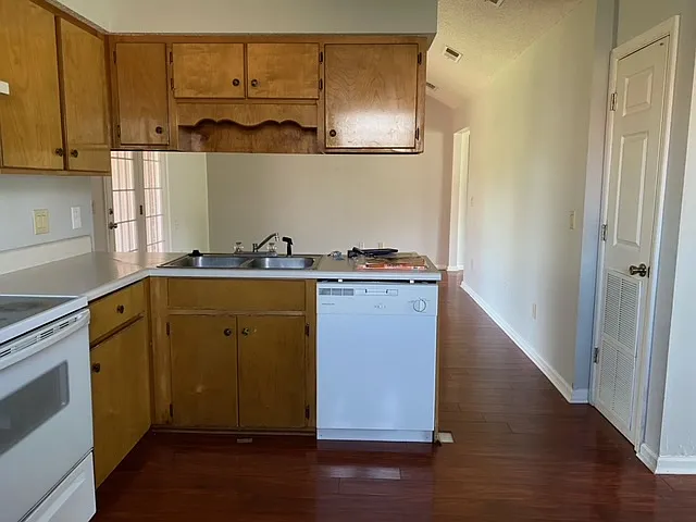 1704 Ashton Dr — Photo 20