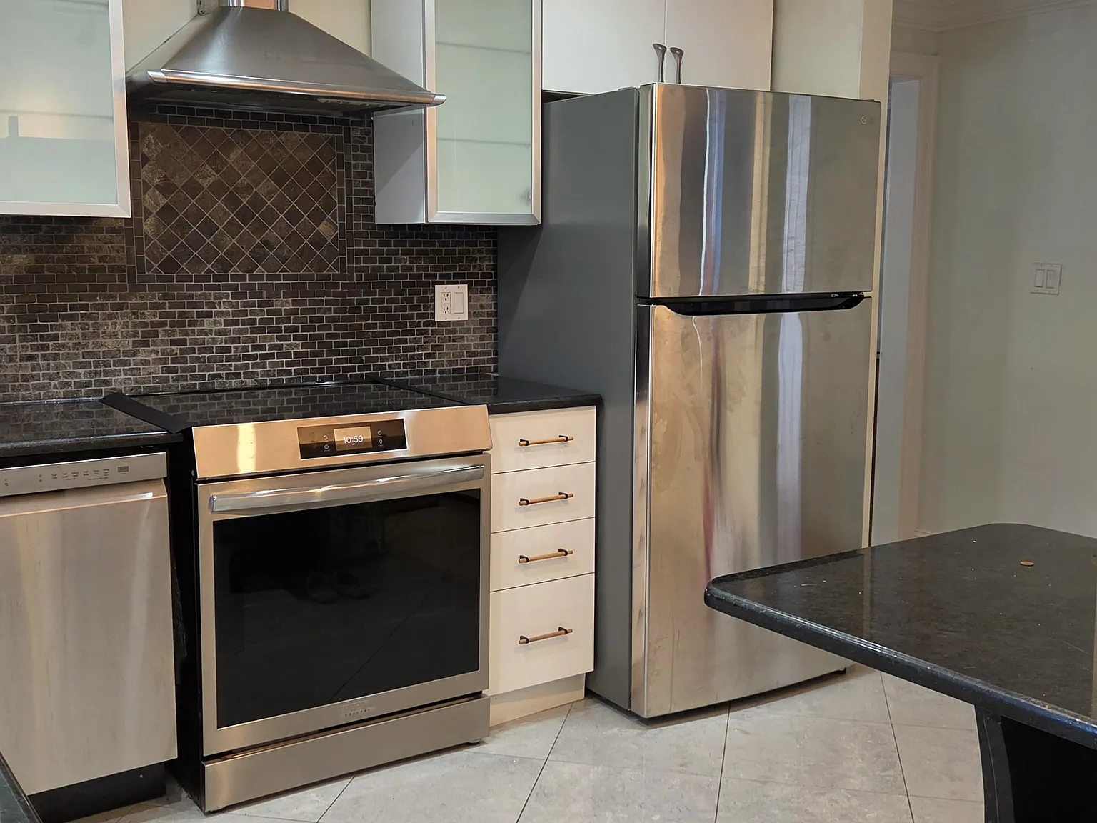 2 bed, 1148 sqft, $2,650 — Photo 3