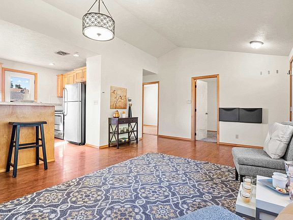 3rd image of 1528 E Cataldo Ave