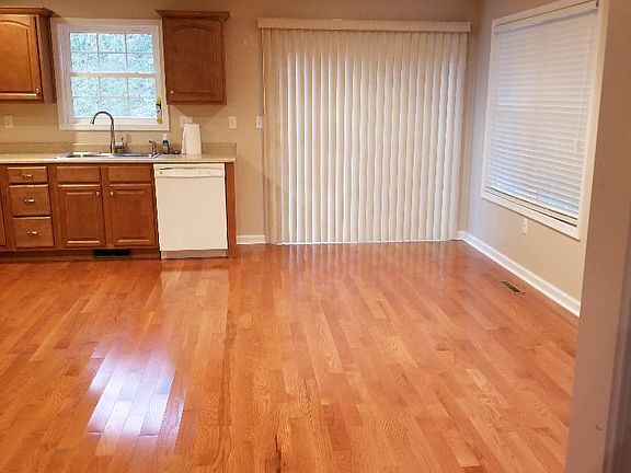 4th image of 91 Hall Valley Ct APT 102