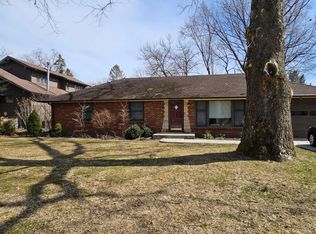 12 Baker Dr, Bowling Green, OH 43402