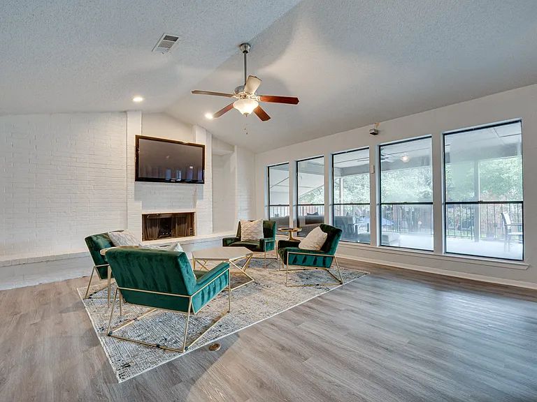 Indian Creek Apartments — Photo 15