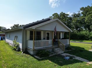 557 N 5th St, Watseka, IL 60970