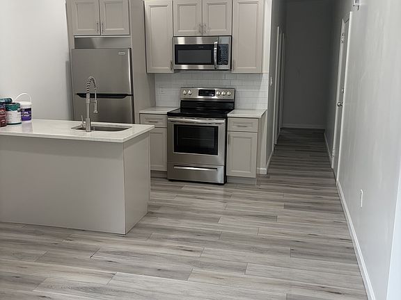 3rd image of 3761 N 18th St Floor 2