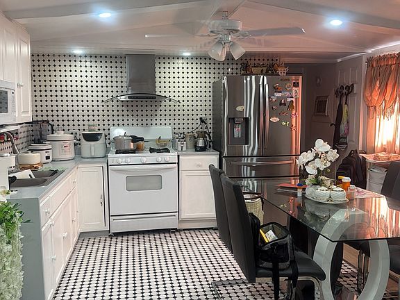 5th image of 2980 NW 79th St #224