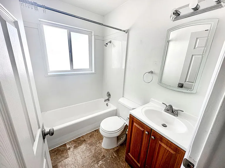 517 N 900 W — Photo 16