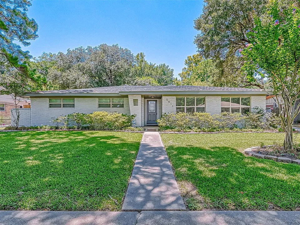 5611 Briarbend Dr