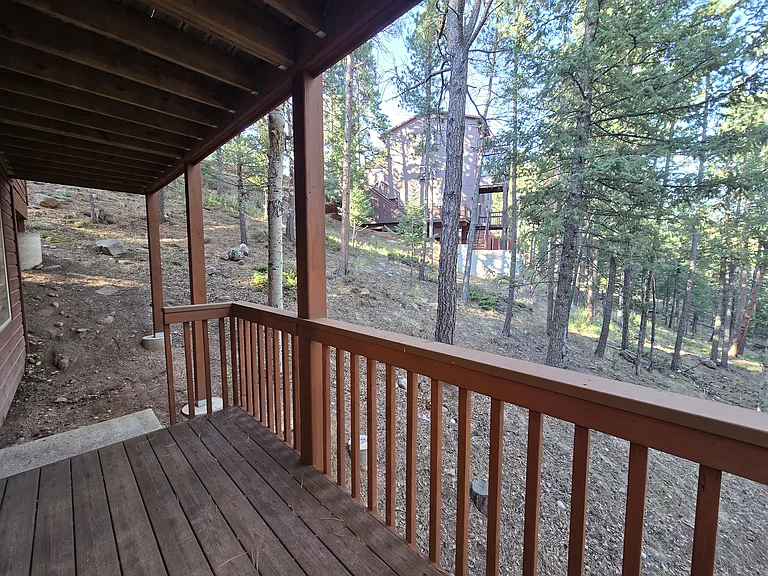 1060 Kings Crown Rd — Photo 32