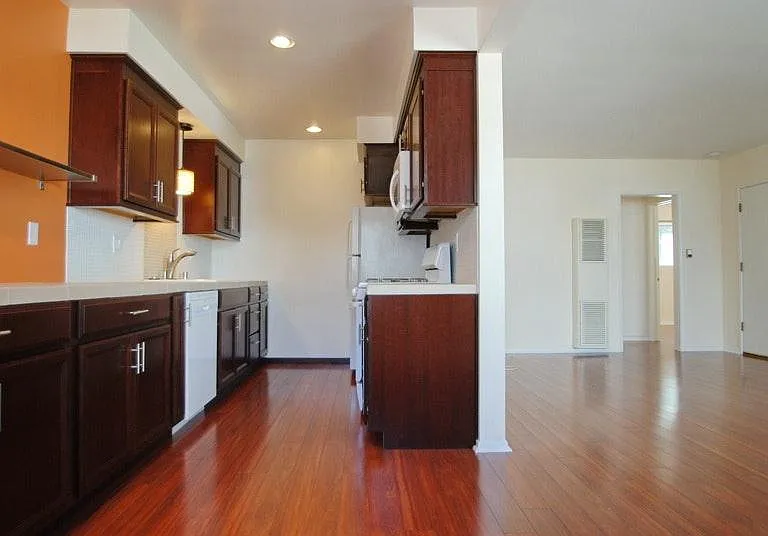 kitchen/living rooms