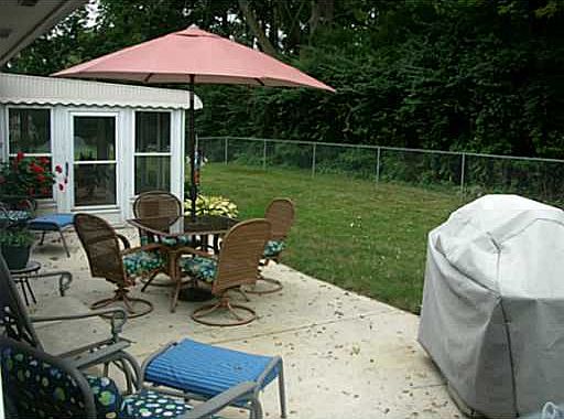 3rd image of 1106 Maplewood Dr