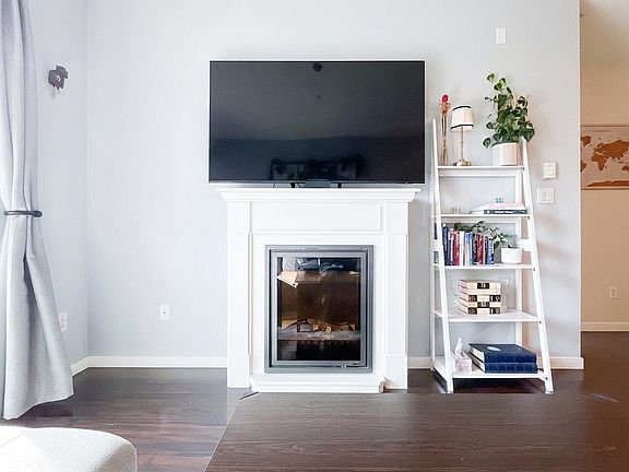 3rd image of 22290 North Ave #308