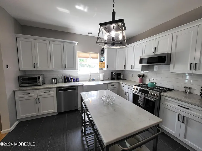 126 Elmwood Ave — Photo 7