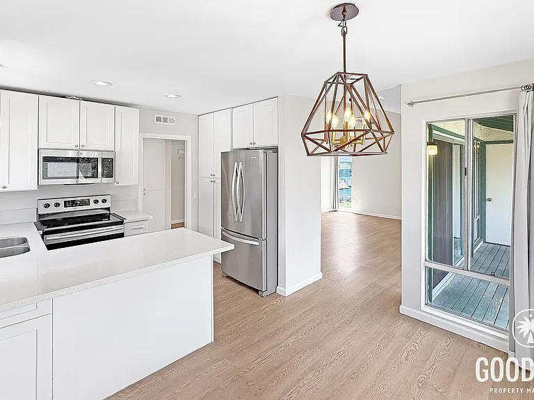 1817 E Grand Ave #36 — Photo 4