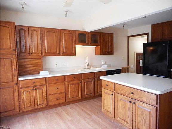 3rd image of 4243 Metropolitan Dr