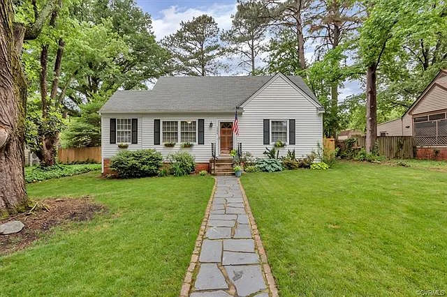 1204 Beverly Dr photo 1
