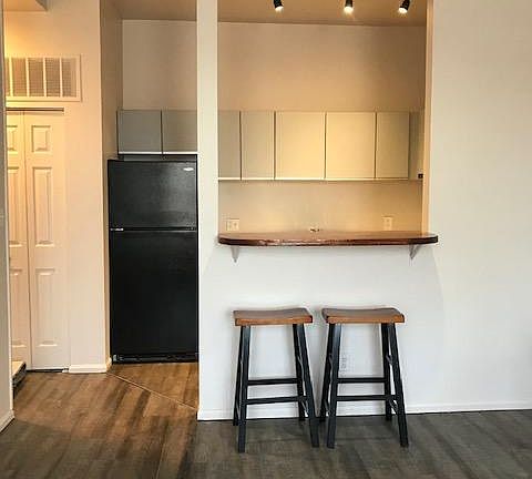 10 ft ceilings, newer engineer flooring, 17x13 living area, cable hookup, space for dining table.