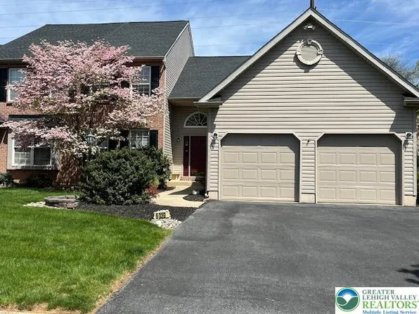 6039 Timberknoll Dr, Macungie, PA 18062