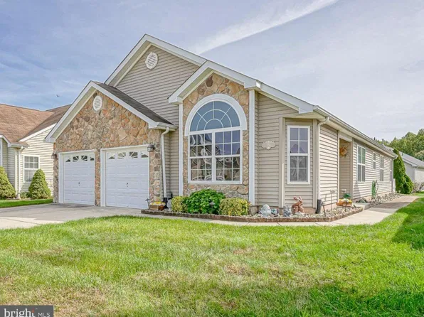 550 Riviera Dr, Williamstown, NJ 08094