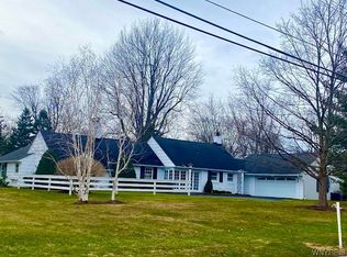 547 Park Club Ln, Williamsville, NY