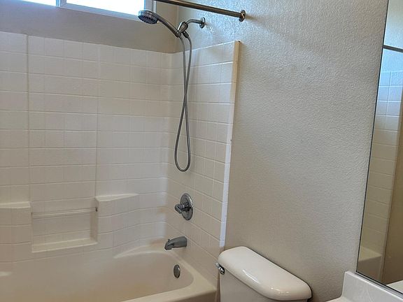 3rd image of 301 Laurel Ct