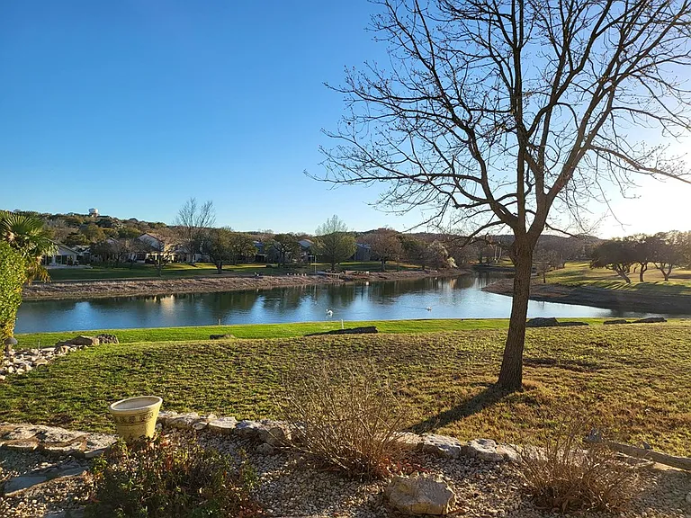 547 Fairway Dr — Photo 3