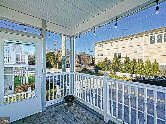 5th image of 100 Cedar St