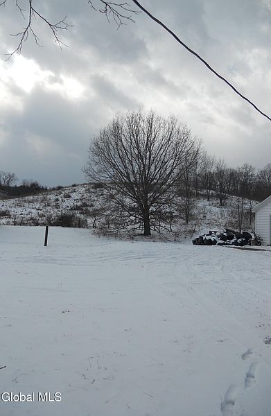 5th image of 90 Tomhannock Road