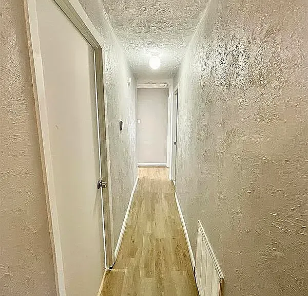 130 Susan Ct — Photo 9