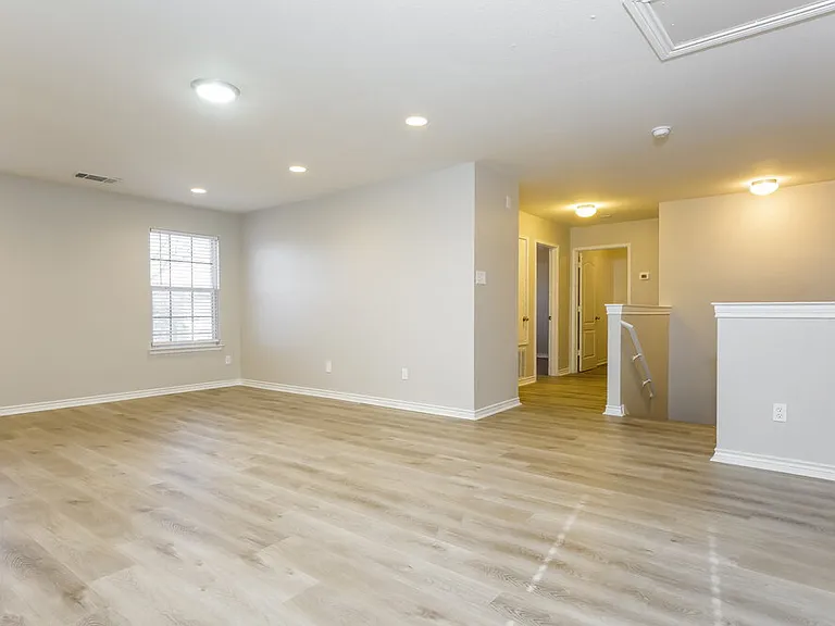1326 Burleson St — Photo 12