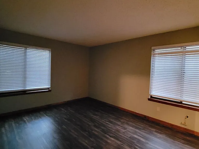 474 Newport Dr — Photo 10