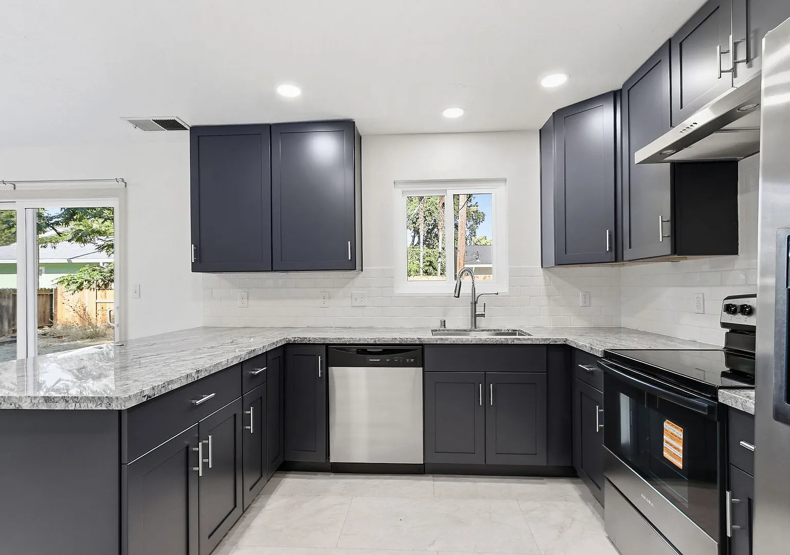 Updated 4 Bed 2 Bath Available for Immediate Move-In! — Photo 1
