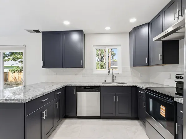 1611 Clemson Dr, Davis, CA 95618