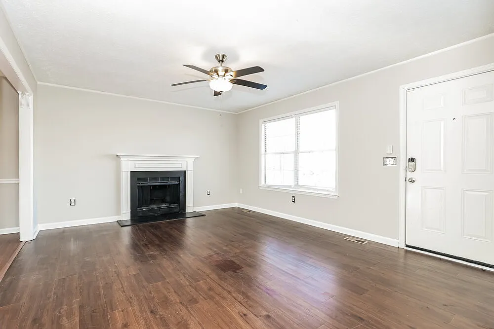 4 bed, 2.5 bath, 2326 sqft, $2,980 — Photo 4
