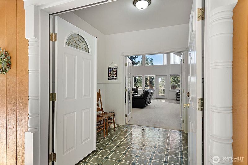 4th image of 16705 92nd Street NW