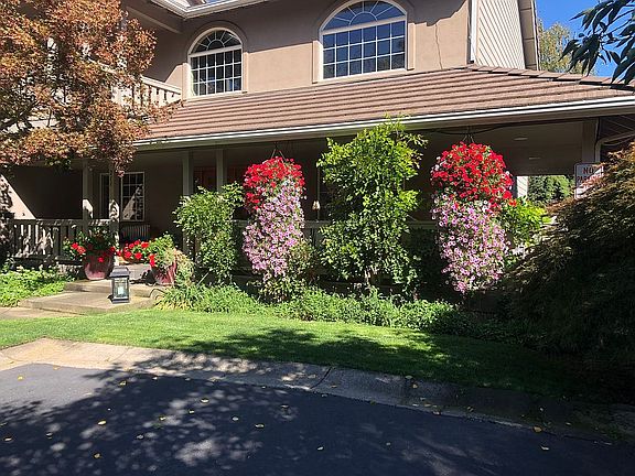 3rd image of 211 Rosewood Ln