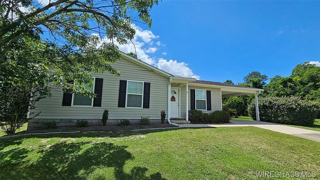 3 bed, 1.5 bath, 1096 sqft, $1,500 — Photo 1