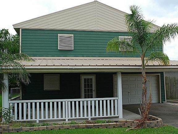 COVERED PATIO TO ENTRY OF HOME