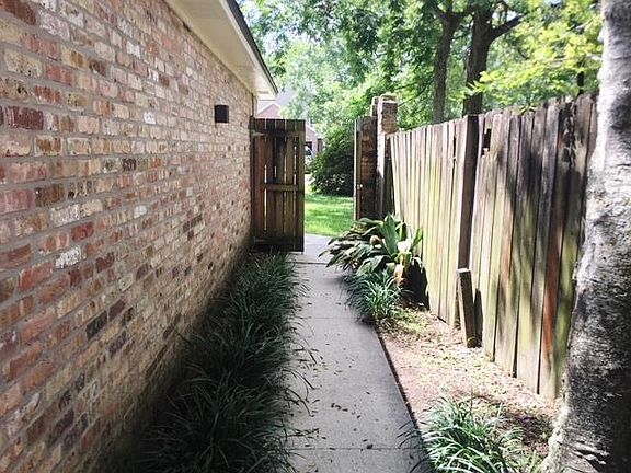 2nd image of 103 Stonewood Cir