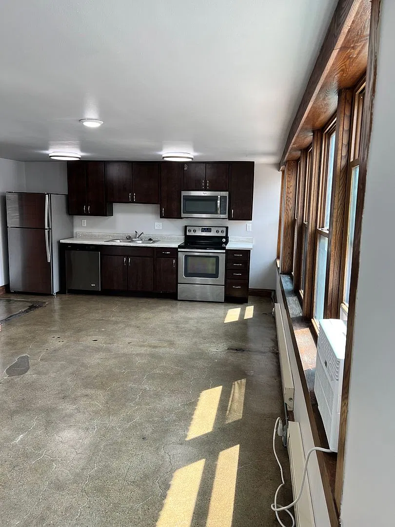 State Theater Apartments — Photo 3