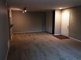 797 Cross Creek Dr APT B, Creve Coeur, MO 63141