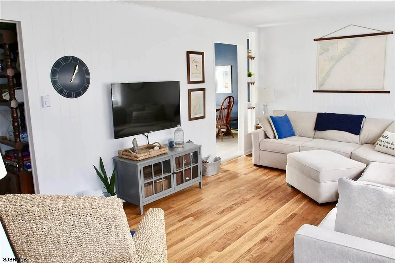 4 bed, 3.0 bath, $5,000 — Photo 3