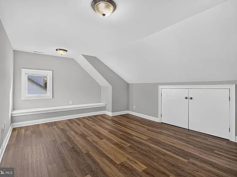 21 E Redman Ave — Photo 55