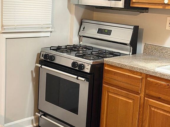 3rd image of 1917 Wareham Rd