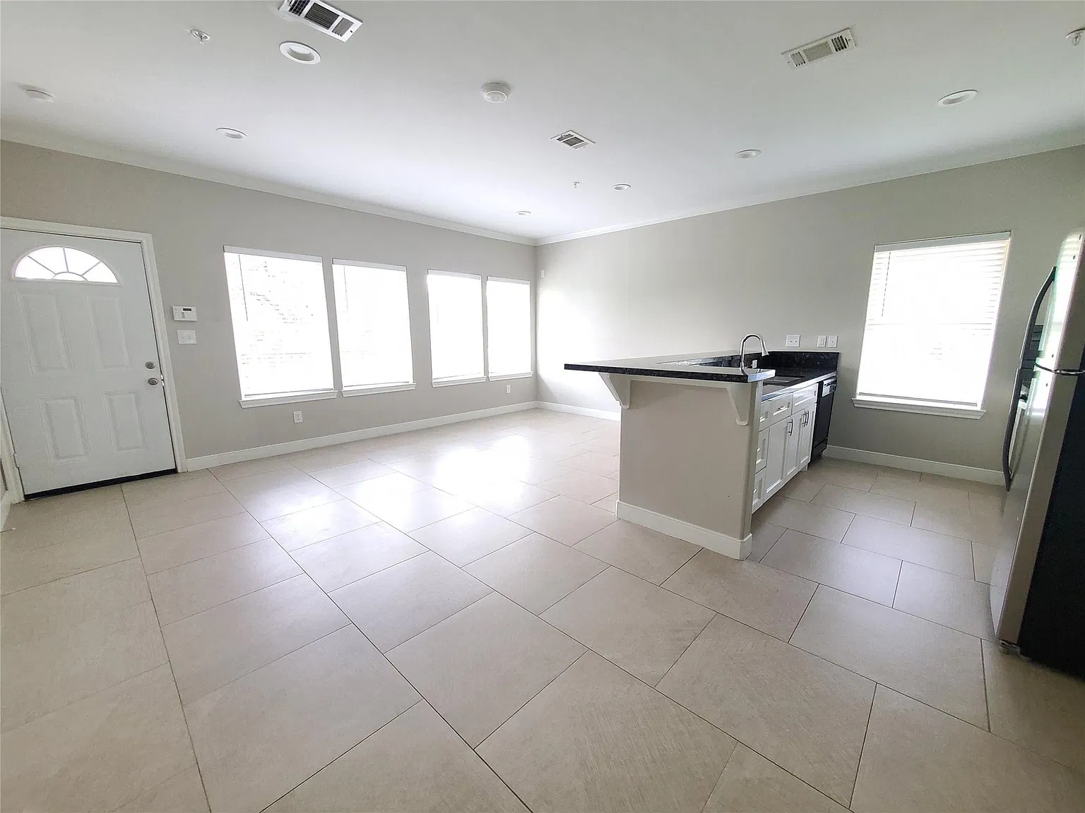 2 bed, 2.0 bath, 932 sqft, $1,175 — Photo 3