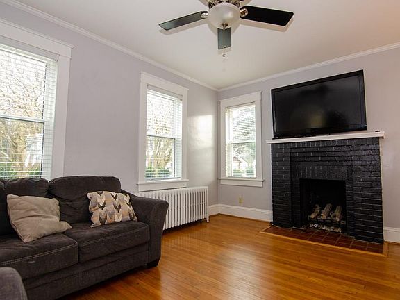5th image of 1619 Barron St