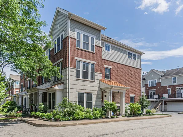 226 W Hyde St #8-4, Arlington Heights, IL 60005